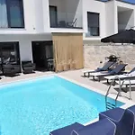Lemon Navy House